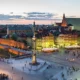 Meravigliosa Polonia: centro storico di Varsavia con le luci del tramonto.