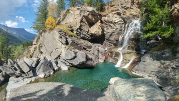 Cascate Lillaz a Cogne formate da salti rocciosi su cui scorrono le acque del torrente Urtier