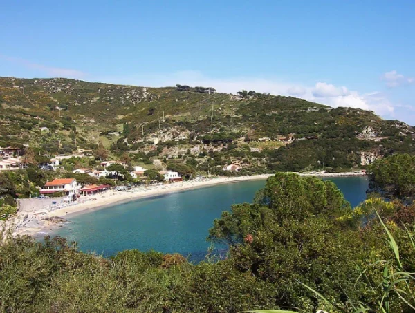 Tour dell'Isola d'Elba, tra verde e blu, mare e montagna per escursioni e relax