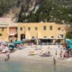 Varigotti, spiaggia molto conosciuta tra turisti e abitanti della zona. Borgo saraceno caratterizzato da vivaci colori e qualità alta delle sue acque.