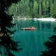 Foliage altoatesino: Lago di Braies, famoso per la serie tv "un passo dal cielo", e altopiano del Renon.